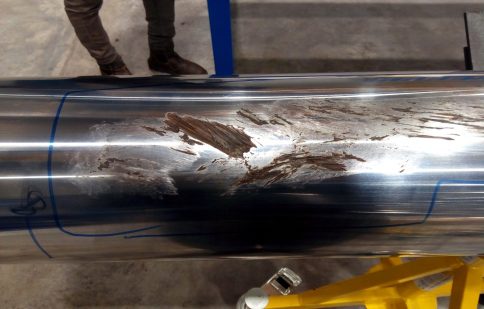 Hydraulic rod with deep score marks before repair